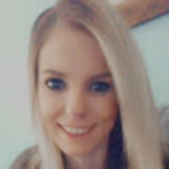 Meet your Posher, Laura - Picture 1 of 1